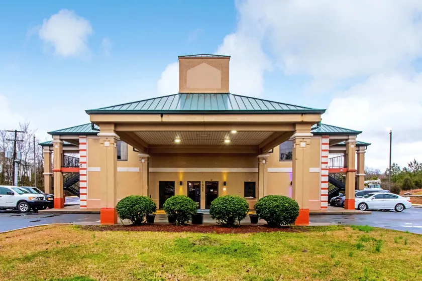 Quality Inn & Suites Dickson - Image 1