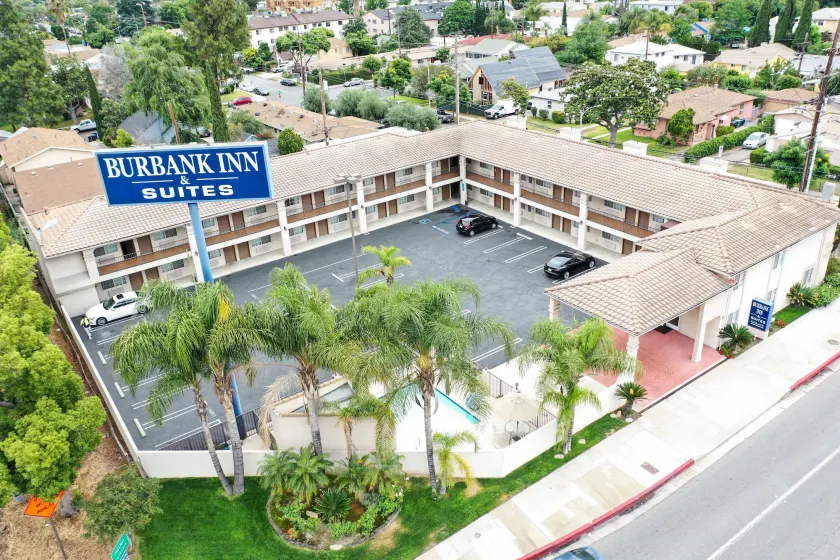 Burbank Inn and Suites - Image 1