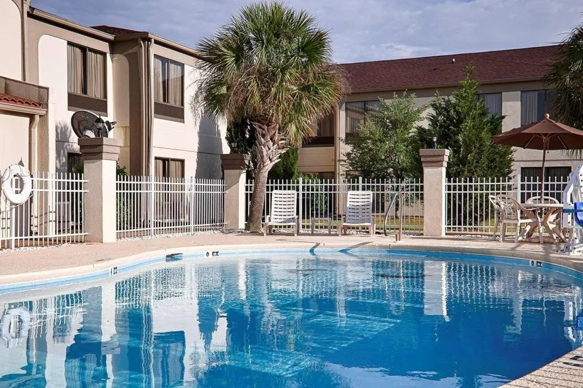 Park Inn by Radisson Albany - Image 1