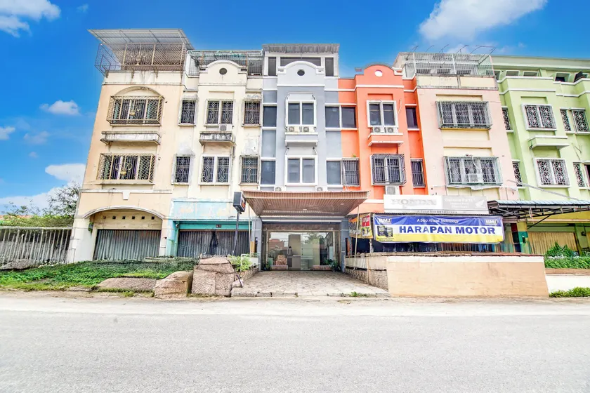 Capital O Pusat Kota Pekanbaru Near Mall Living World Formerly Radja Homestay - Image 1