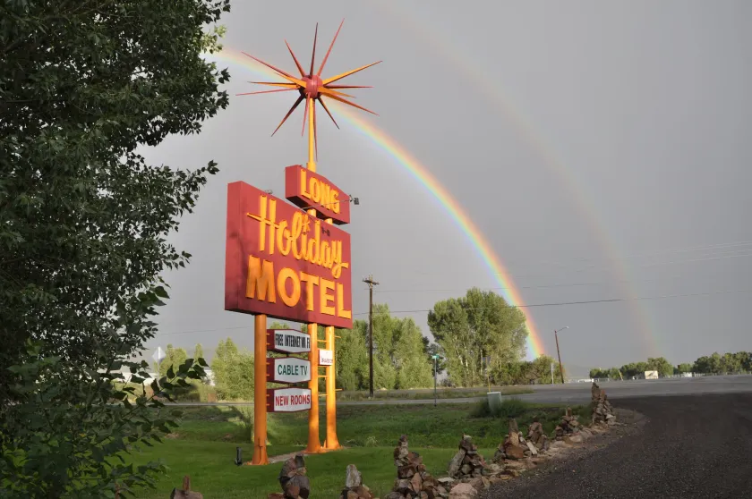 Long Holiday Motel - Image 1