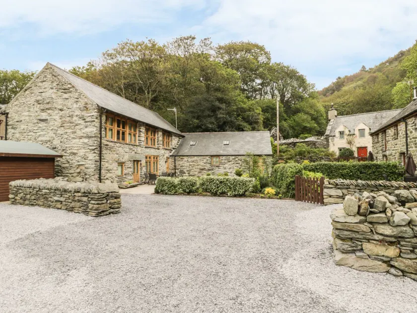 Hendoll Barn - Image 1