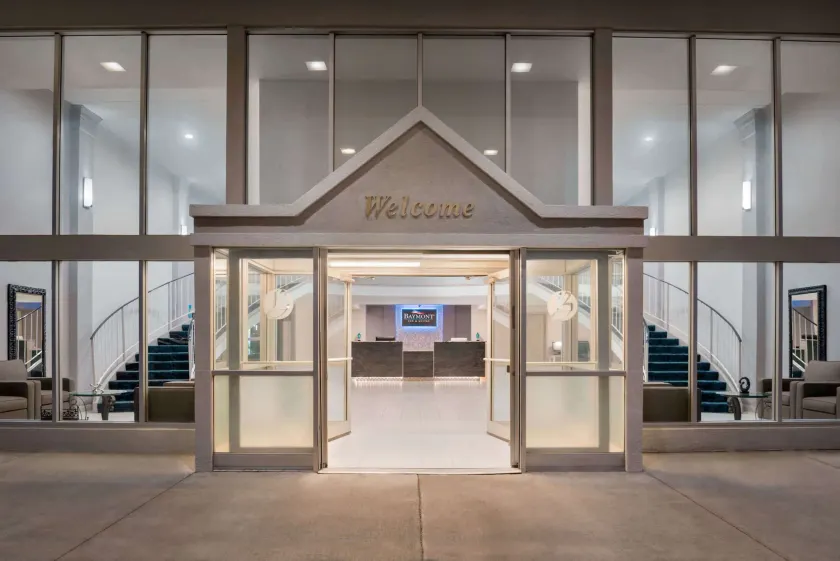 Baymont by Wyndham Des Moines North - Image 1