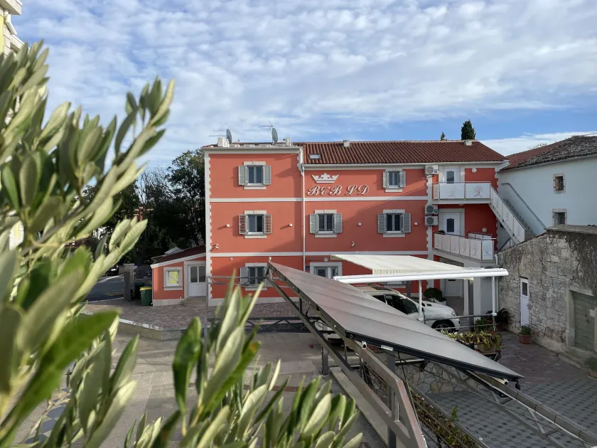 B&B-Ld - Image 1