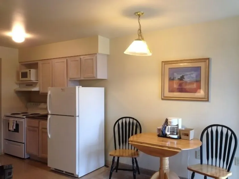 All Suites Inn Budget Host - Image 1
