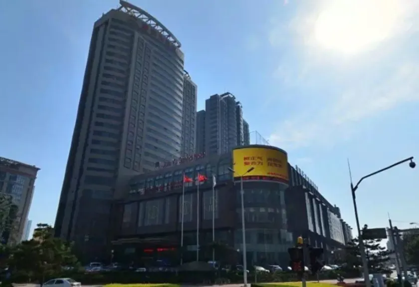 Junyu Grand Hotel Qinhuangdao - Image 1
