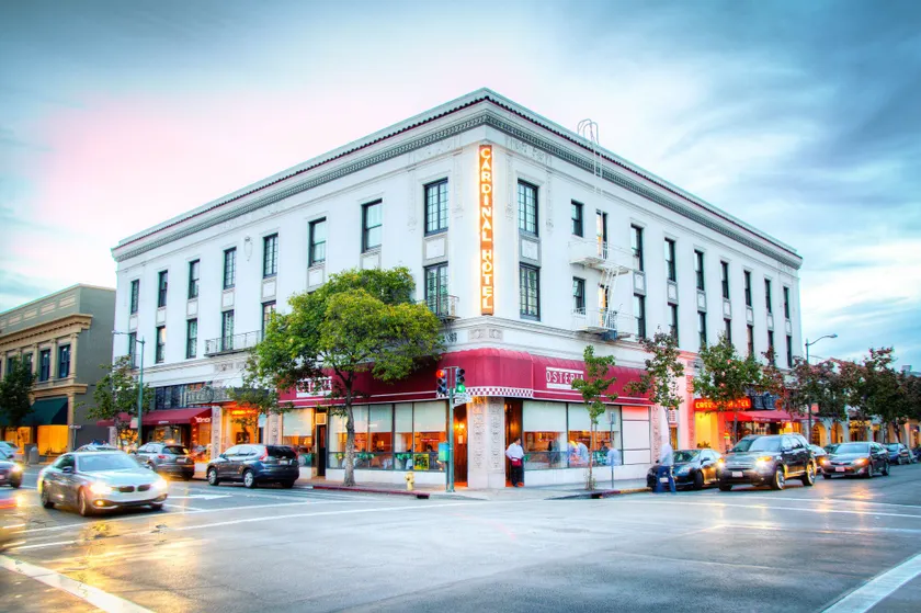 Cardinal Hotel - Image 1