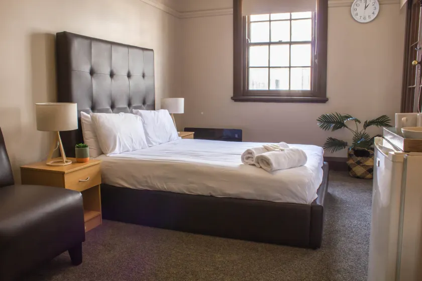 Campsie Hotel - Image 1