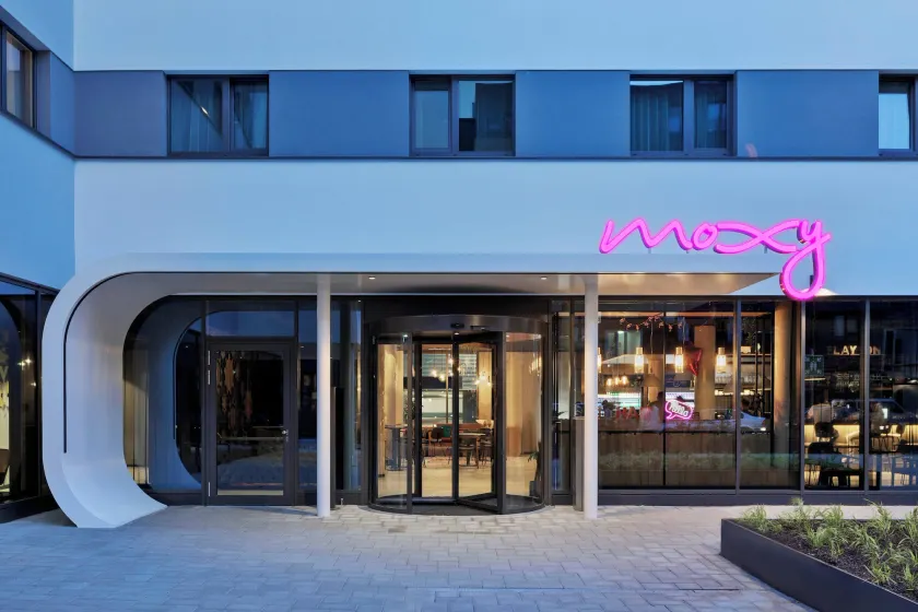 Moxy Hamburg Altona - Image 1