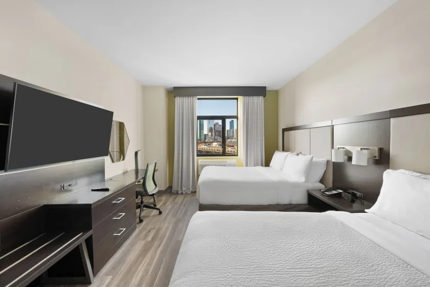 Holiday Inn Express Long Island City E - New York by IHG - Image 1