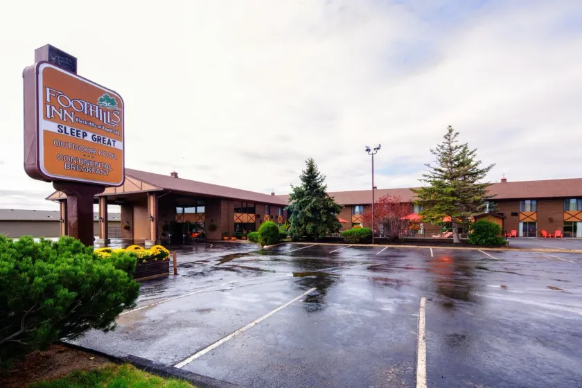 The Foothills Inn - Image 1