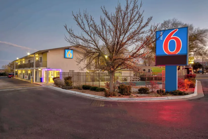Motel 6 Santa Fe - Image 1