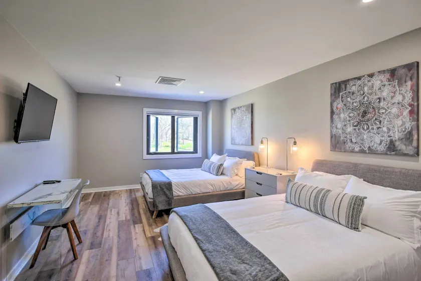 Golf, Boat & More! Sleek Shangri La Condo in Afton - Interior