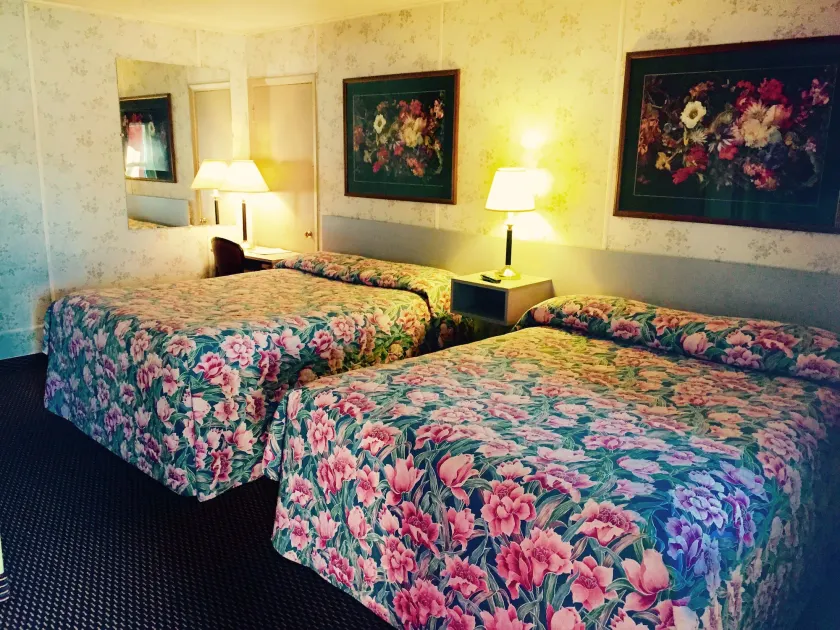 Travelers Inn Motel - Image 1