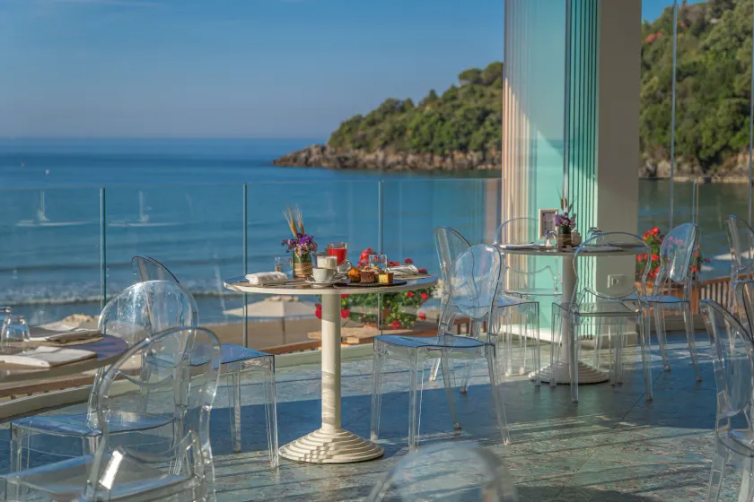 Summit Hotel - Image 1