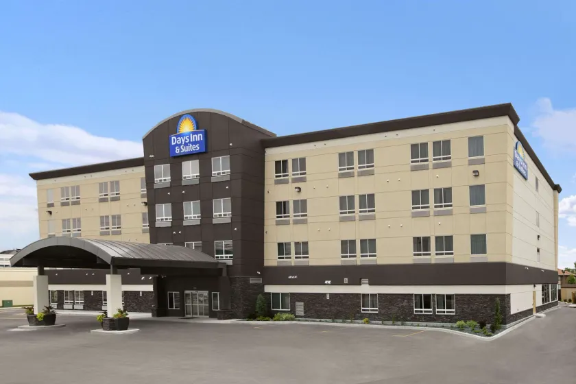 Days Inn & Suites by Wyndham Winnipeg Airport Manitoba - Image 1