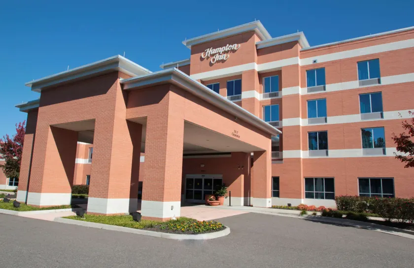 Hampton Inn Hampton-Newport News - Image 1