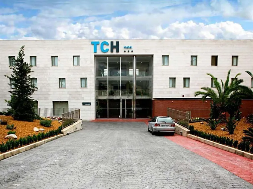 TCH Hotel - Image 1