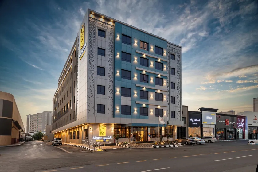 Al Qasr Corniche - Image 1
