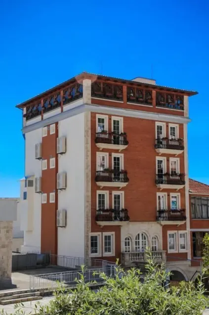 Mervin Hotel - Image 1