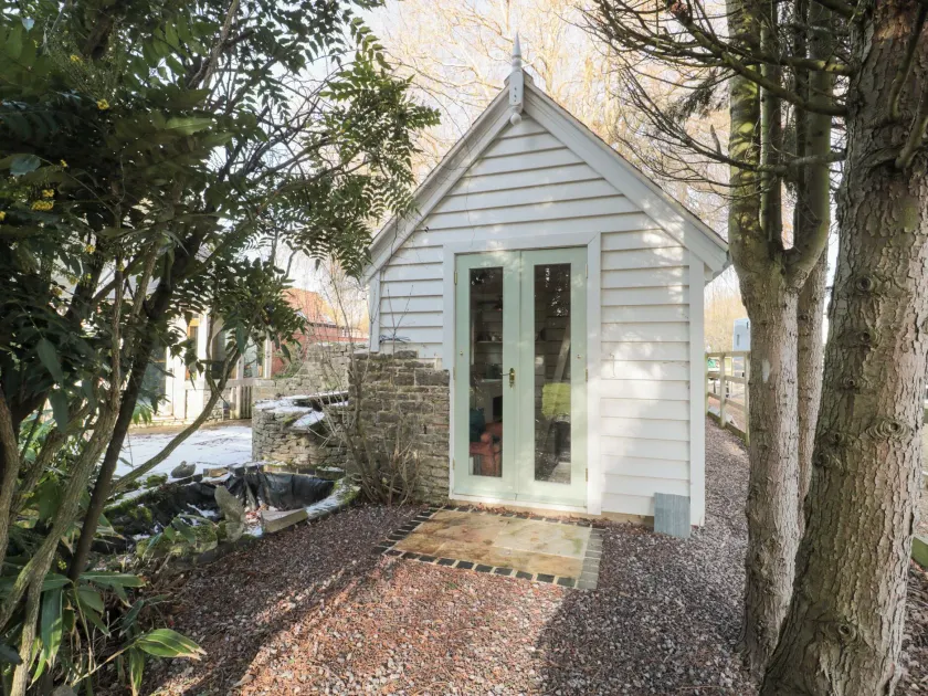 Shades Farm Summerhouse - Image 1
