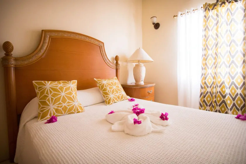 Connie's Comfort Suites - Image 1