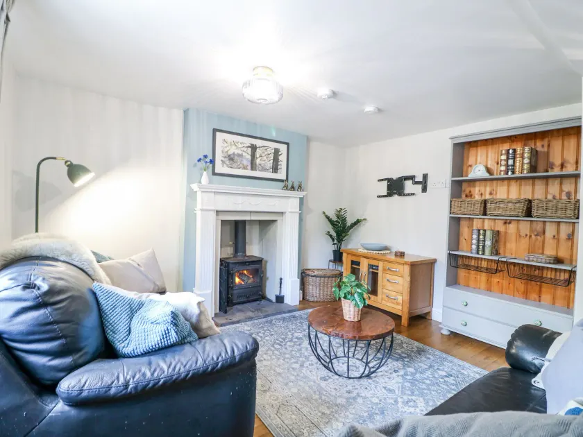 Corner Cottage - Image 1