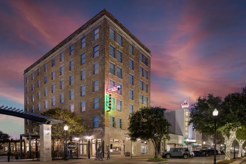 The LaSalle Hotel, Bryan College Station, a Tribute Portfolio Hotel - Image 1