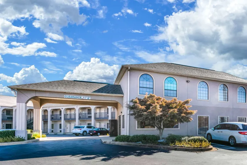 Econo Lodge Inn & Suites Horn Lake - Southhaven - Image 1