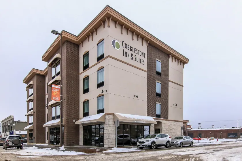 Cobblestone Inn & Suites - Menomonie/UW-Stout - Image 1