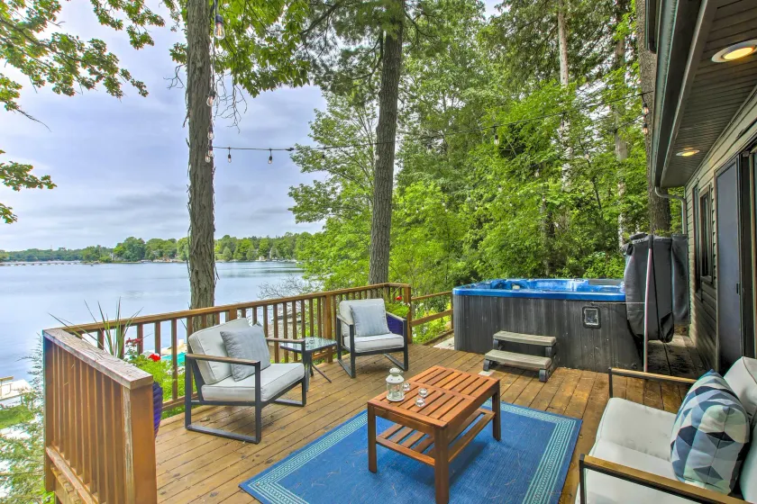 Lakefront Plymouth Cottage w/ Private Hot Tub - Image 1