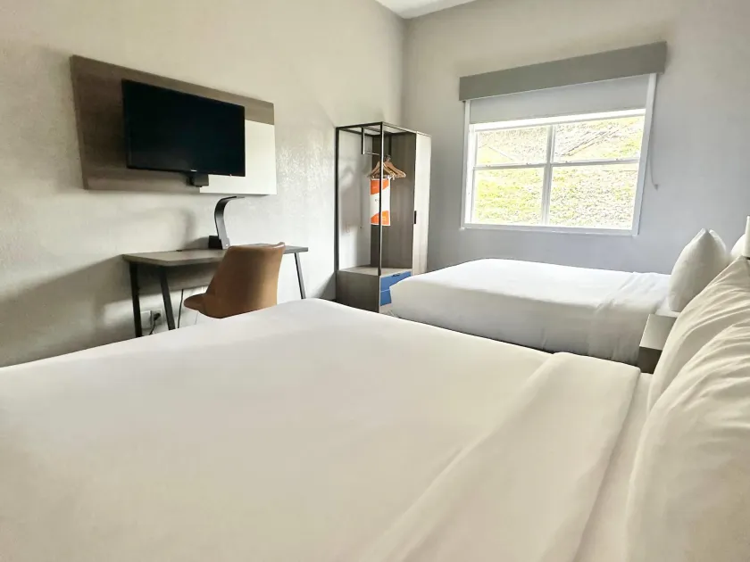 Comfort Inn & Suites Cartersville - Emerson Lake Point - Image 1