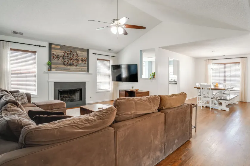 Modern 6BR Haven With Playroom, Gym, Deck - Image 1