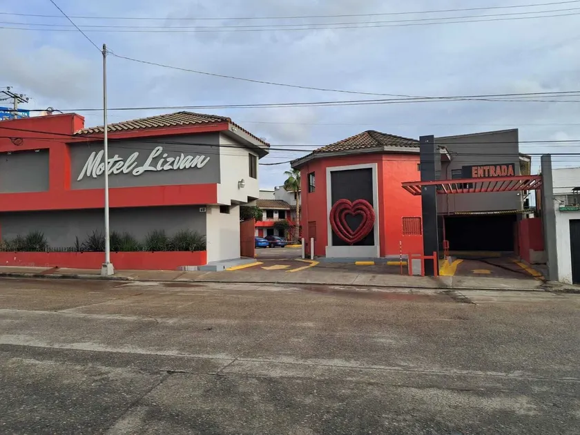 Lizvan Hotel-Motel - Image 1