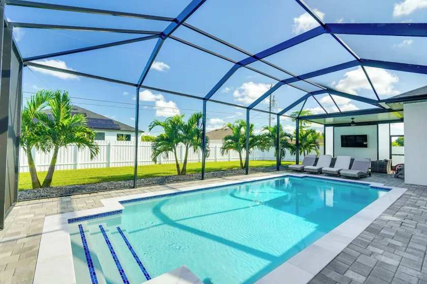 Furnished Lanai & Private Pool: Cape Coral Home - Image 1