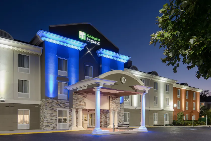 Holiday Inn Express & Suites Philadelphia - Mt Laurel by IHG - Image 1