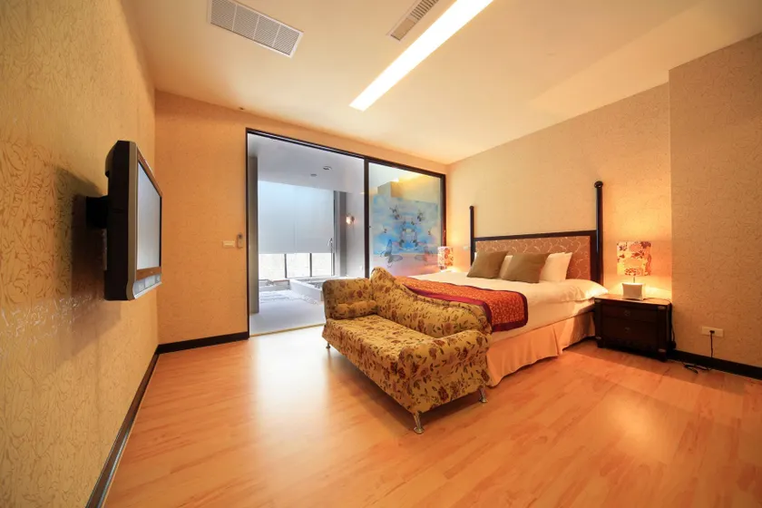 CingYa Hot Spring Hotel - Image 1