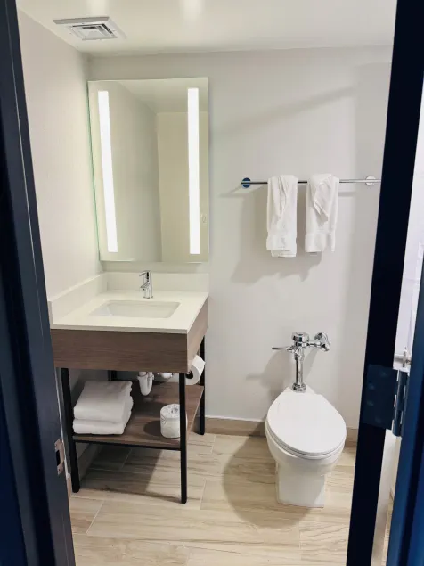 La Quinta by Wyndham New Haven - Image 1
