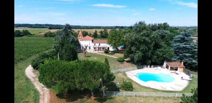 CHATEAU LA LOGE - Image 1