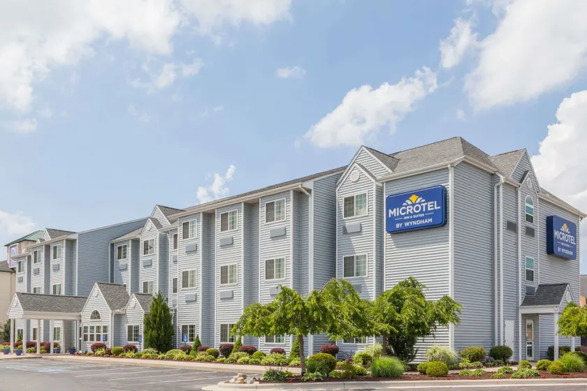 Microtel Inn and Suites Elkhart - Image 1