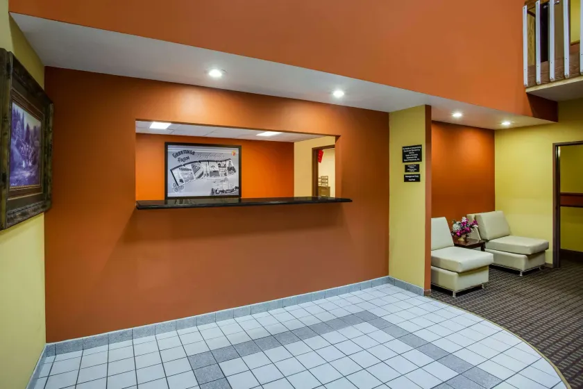 Super 8 by Wyndham Crawfordsville - Image 1