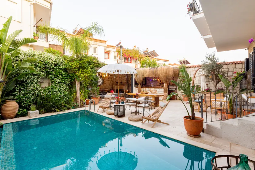 Alachi Hotel - Image 1