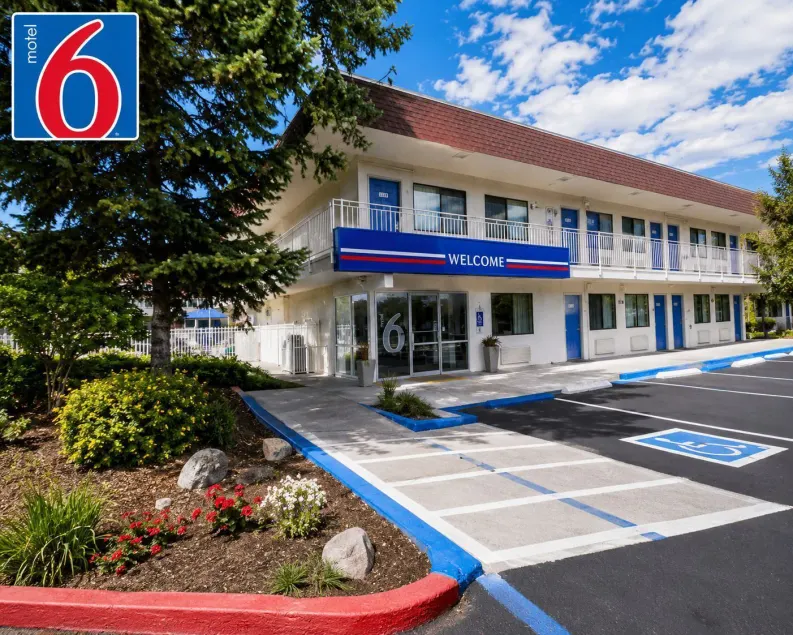 Motel 6-Yreka, CA - Image 1