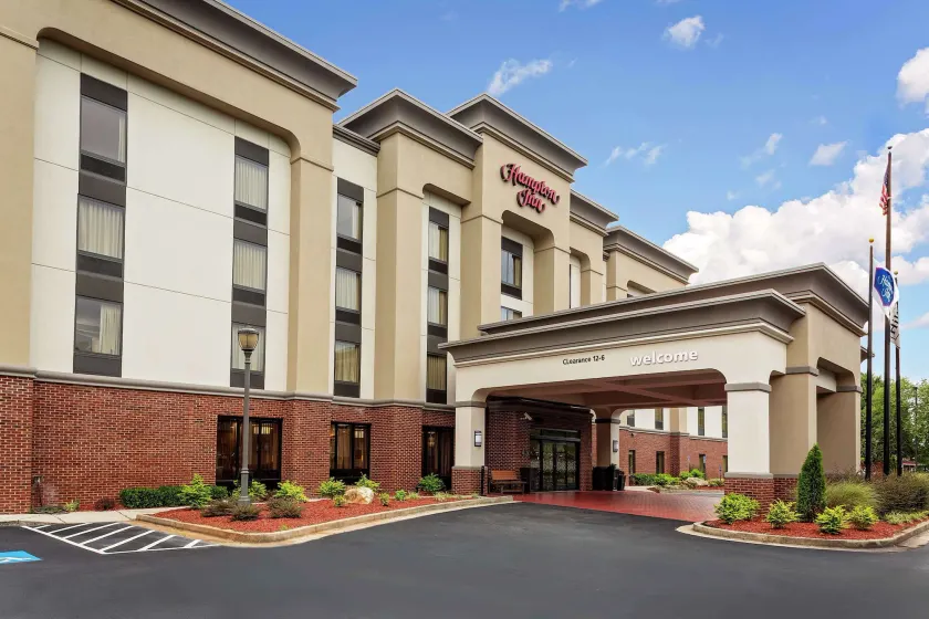 Hampton Inn Atlanta Fairburn - Image 1