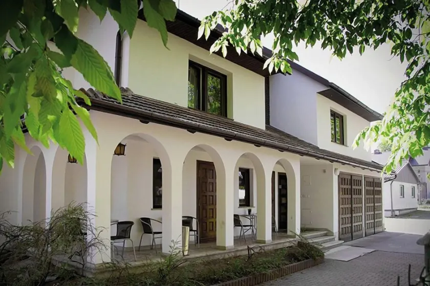 4 Couples Hostel - Image 1