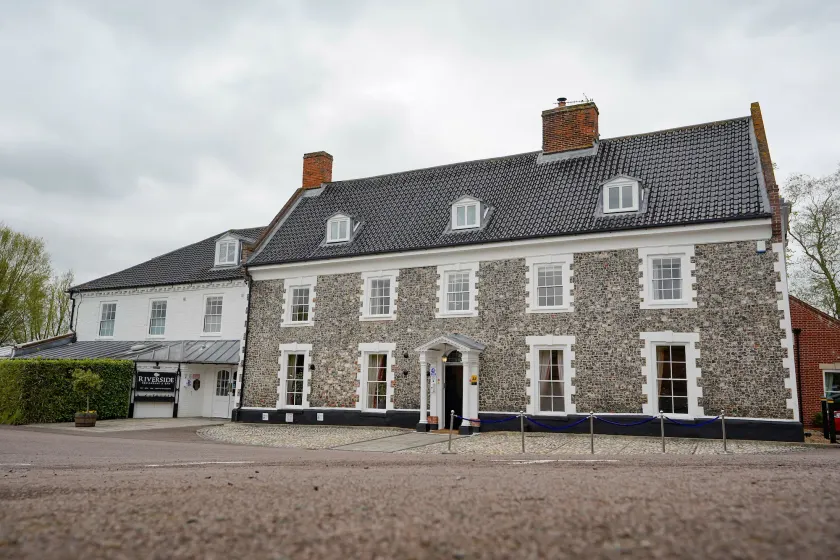 Waveney House Hotel - Image 1
