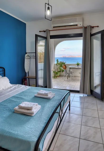 Beachfront Blue Comfort Sitia By ComfortBnb - Rom