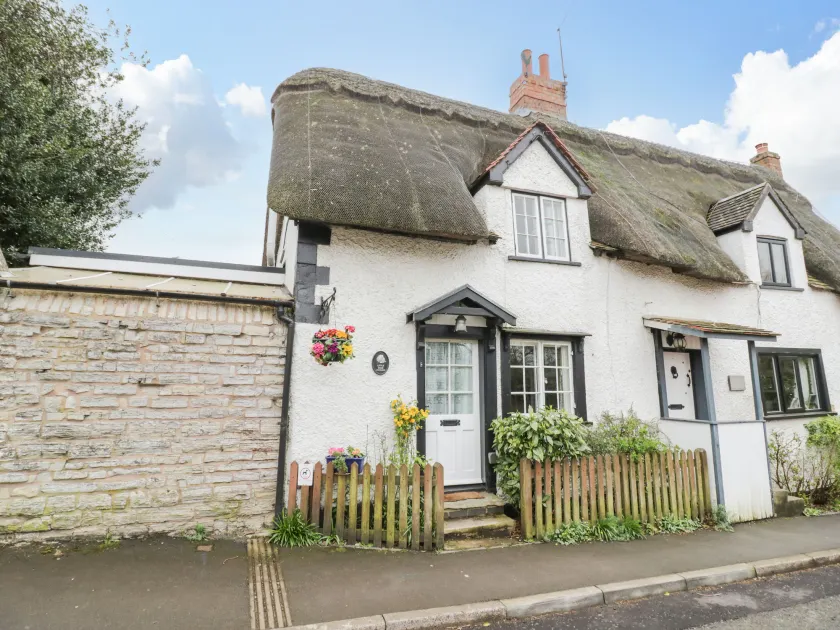 Apple Tree Cottage - Image 1
