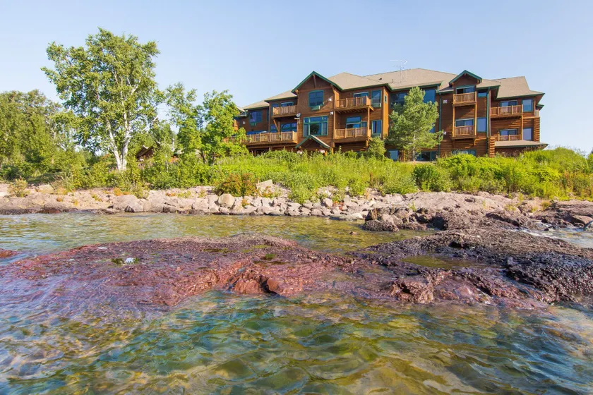 Grand Superior Lodge - Image 1