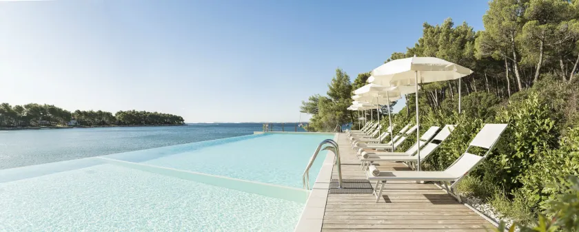 Crvena Luka Resort - Image 1